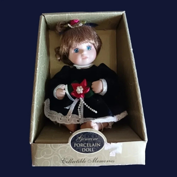 Collectible memories porcelain doll - Picture 4 of 5